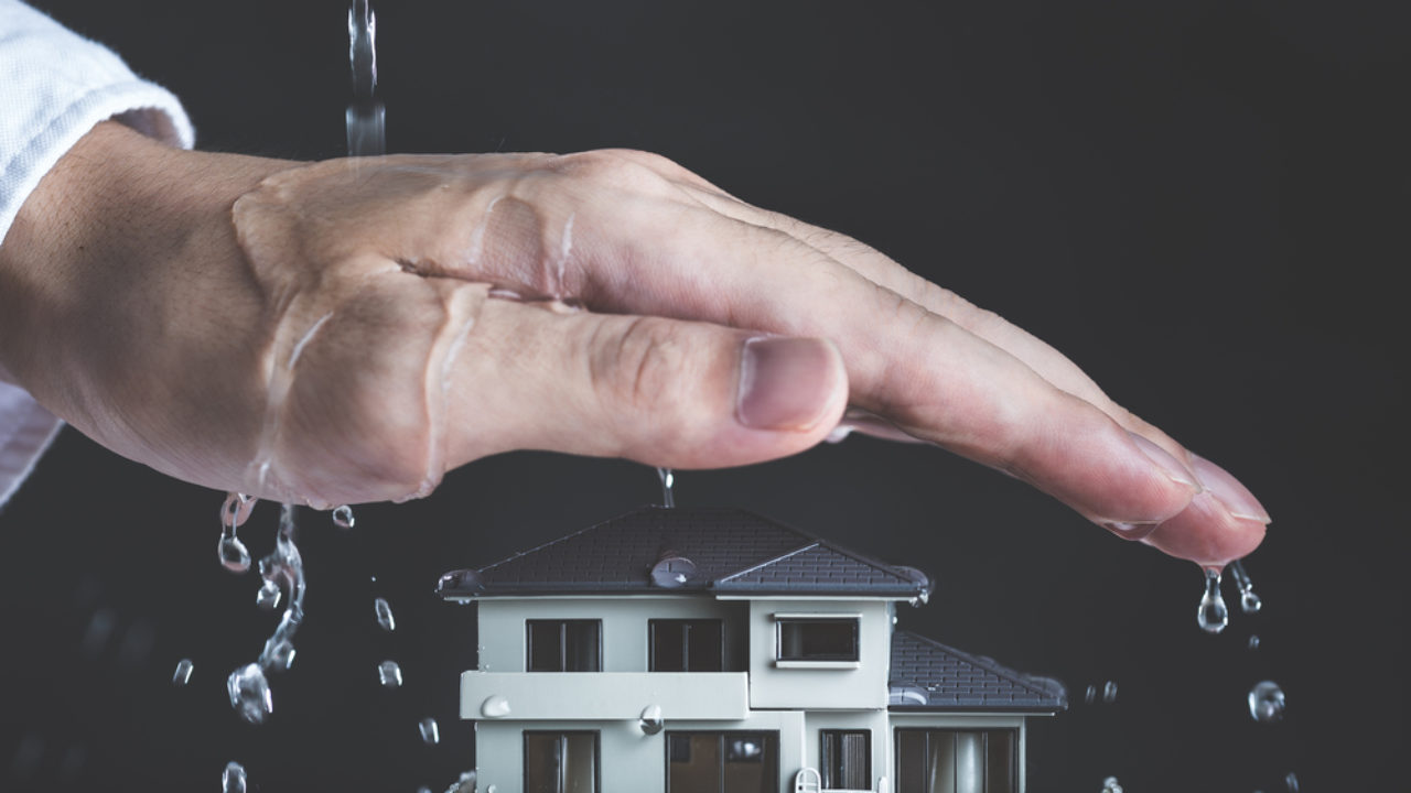 Damda baş verən su sızmasının qarşısını necə almaq olar? 1 Dam örtüyündə baş verən su sızıntısının qarşısını necə almaq olar?